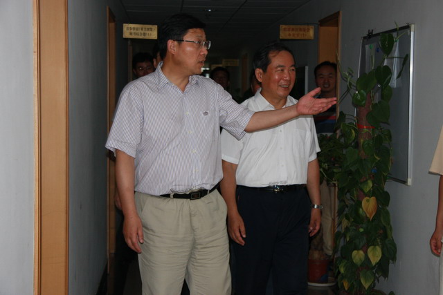 朱維群走訪省委會(huì)機(jī)關(guān)